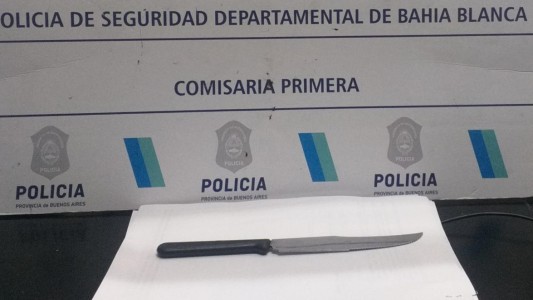 Compartían tragos en un departamento, el amigo abrazó a su novia y lo apuñaló