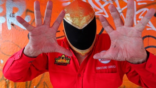 "Chichis para todas", Metallica en vivo y mutilación genital: las estrafalarias campañas políticas en México