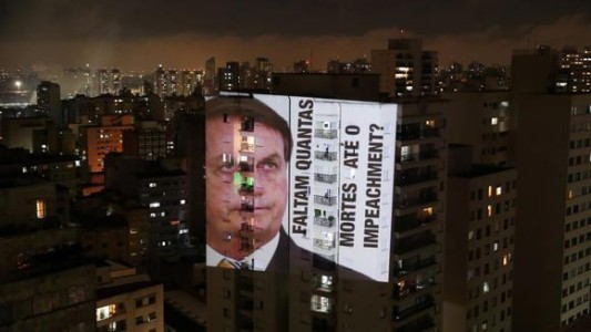 Bolsonaro recibió los mayores cacerolazos de su gestión mientras hablaba en cadena nacional