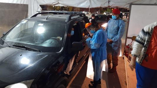 Vacunan hasta medianoche en el autovac del Kempes