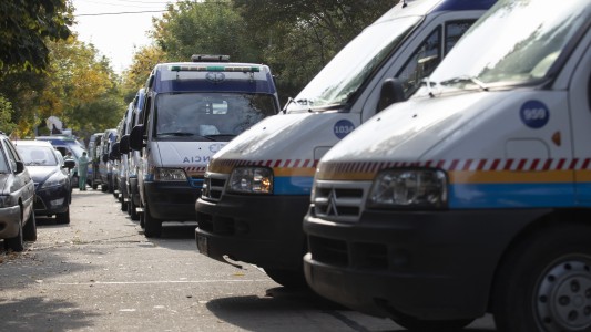 Detienen a dos policías acusados de matar a golpes a un hombre que pidió una ambulancia
