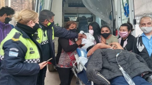 "Me siento muy feliz": policía asistió en un parto por segunda vez