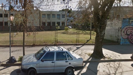 Encontró a su esposa con otro hombre en un auto y lo baleó: está grave