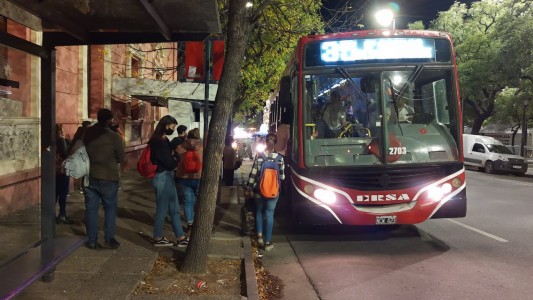 Córdoba: empresas depositaron y se levanta el paro del transporte urbano