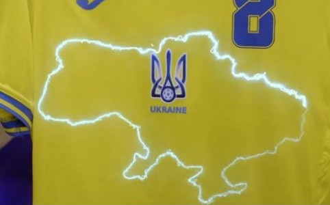 Obligan a la selección de Ucrania a eliminar eslogan de su camiseta para la Euro2020