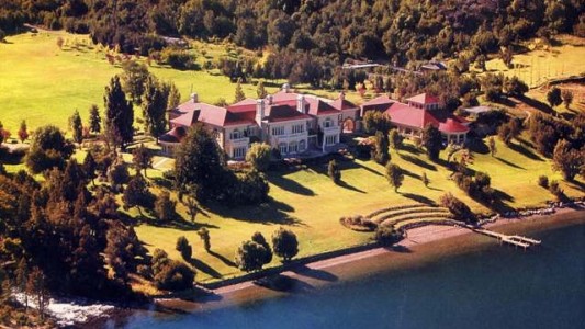 Un incendio destruyó parte de unas instalaciones del magnate británico Joe Lewis en Lago Escondido