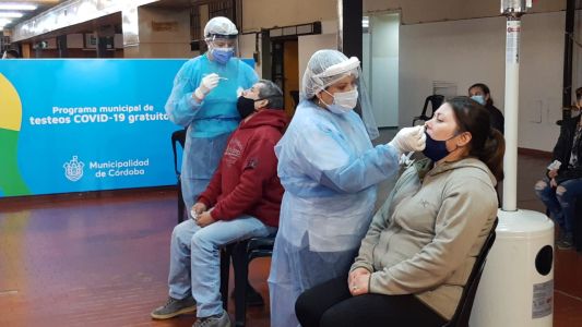 Centro de testeos 24 hs: 500 hisopados nocturnos