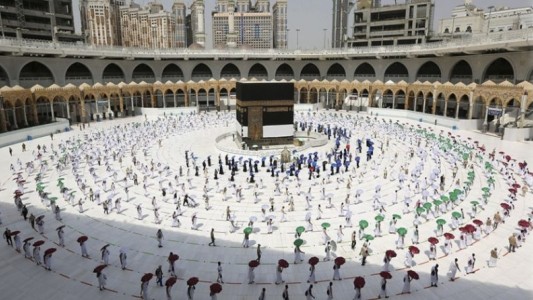 Arabia Saudita permitirá peregrinar a La Meca a 60.000 residentes vacunados
