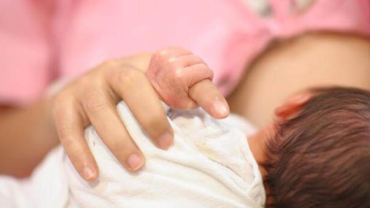 Policías reanimaron a un bebé que se encontraba sin signos vitales