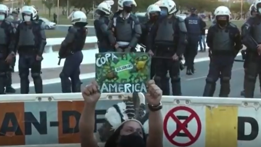 "No a la Copa, sí a las vacunas": indígenas en Brasil protestaron en contra de la Copa América