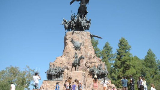 Proponen que beneficiarios de planes sociales limpien los parques en Mendoza