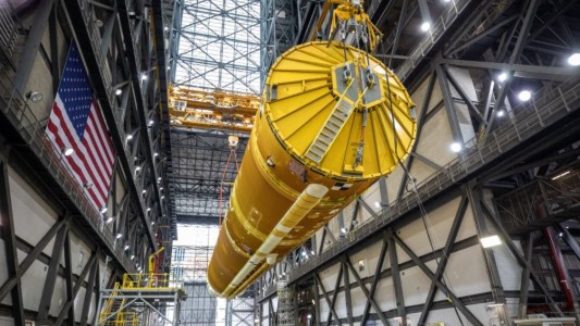 La NASA reveló el primer video del cohete que llevará astronautas a la Luna en 2024
