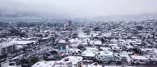 VIDEO: Carlos Paz se baño con un manto de nieve y dejó postales pocas veces vistas