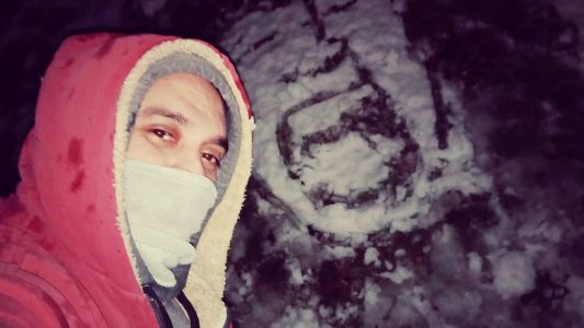 La Mona en la nieve: El retrato que se hizo viral