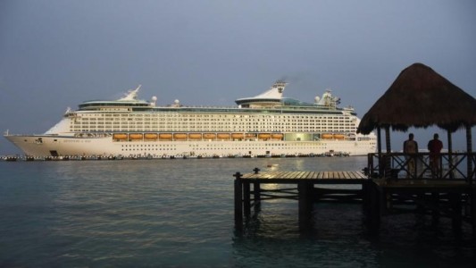 México volvió a recibir un crucero después de 15 meses, aunque registra una leve suba de casos