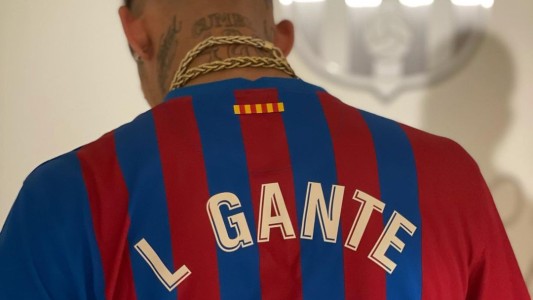 L-Gante visitó el Camp Nou y dejó un mensaje para Messi y el Kun Agüero