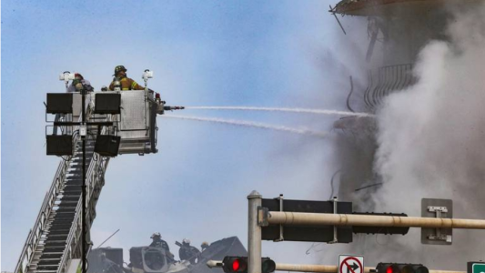 Miami de luto, entre la búsqueda de los desaparecidos y el combate de un incendio subterráneo en el edificio colapsado