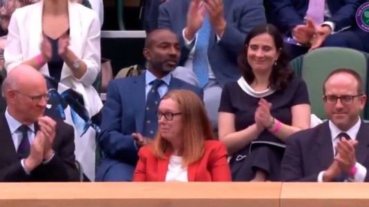 Ovación en Wimbledon para los creadores de la vacuna Oxford-AztraZeneca