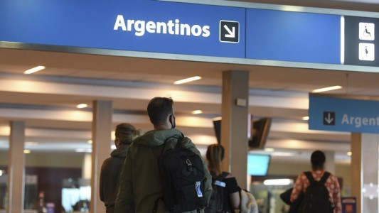Migraciones niega que haya 45 mil varados en el exterior