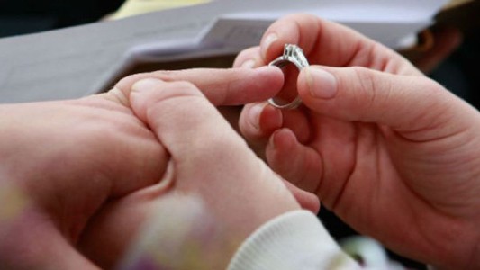 Sudáfrica plantea que las mujeres puedan tener varios maridos: buscan igualar con la poligamia