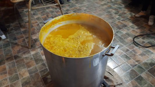 Comedor "Las Petaquitas" preparó 400 porciones de locro