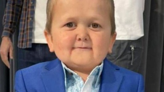 Quién es Hasbullah Magomedov, el “nene” que fuma, maneja autos deportivos y toma cerveza en TikTok