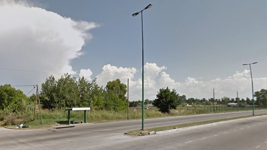 Asaltaron y violaron a una mujer que esperaba el colectivo