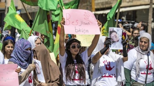 Cientos de mujeres se manifestaron en Siria para denunciar la violencia que sufren