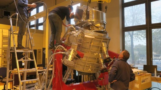 Llegó al país un telescopio de microondas para dilucidar qué ocurrió en el inicio del Universo