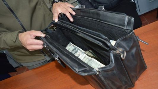 Iban con un millón de dólares en el baúl del auto hacia Buenos Aires