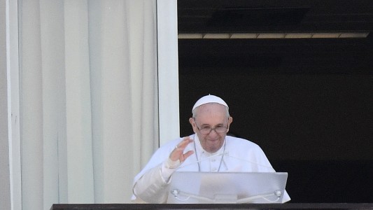 El papa Francisco reapareció en público tras la operación de colon