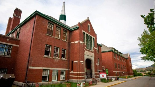 Descubren otras 160 tumbas cerca de un internado para aborígenes en Canadá