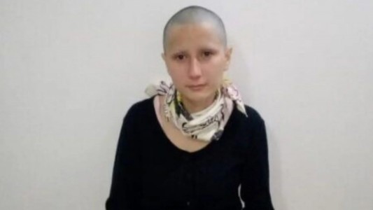 Fingió que tenía cáncer, recolectó 350.000 y se escapó con su novio