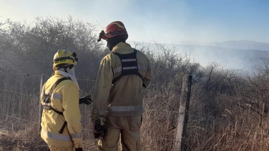 VIDEO Y FOTOS: así controlaron los dos focos de incendios en La Calera