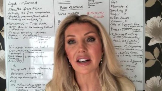 Policía británica investiga a exenfermera que comparó al personal sanitario con los nazis