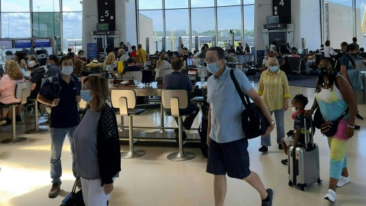 Estados Unidos mantendrá las restricciones de viaje a la Unión Europea, Gran Bretaña, China y Brasil por la variante Delta