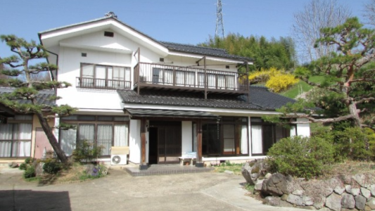 Tiene 59 años y asesinó a sus padres porque lo interrumpían mientras veía anime