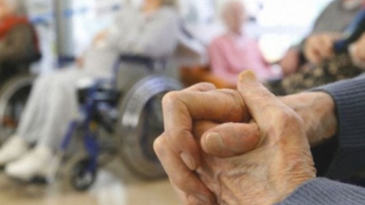 Protocolo para geriátricos bonaerenses: con turnos, dos visitantes por persona y distancia social