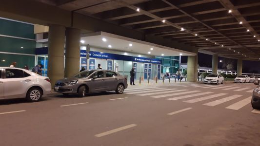 Varados en España: por las restricciones no pueden volver al país desde hace un mes