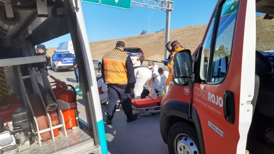 Accidente en circunvalación: cruzaba caminando y fue atropellado