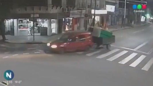 VIDEO: arrepentido porque su hijo lo vio en Telefe Noticias Córdoba, devolvió el baño químico que había robado