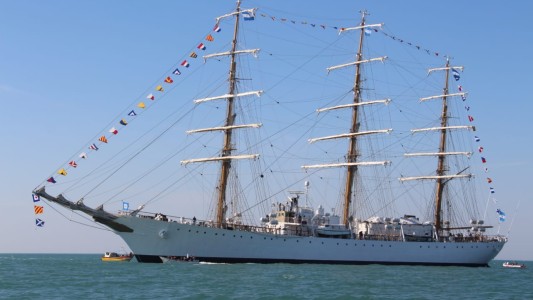 Furor en Claromecó por el arribo de la Fragata Libertad