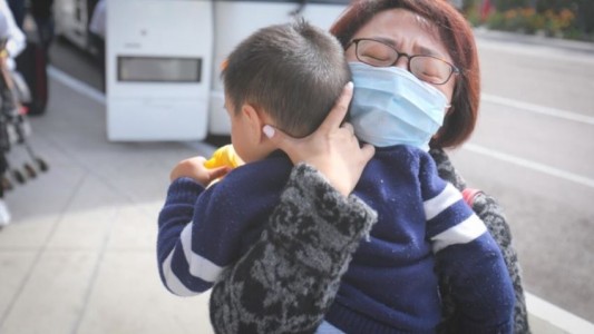 La variante delta irrumpió en EEUU y se ensañó con niños y adultos jóvenes no vacunados