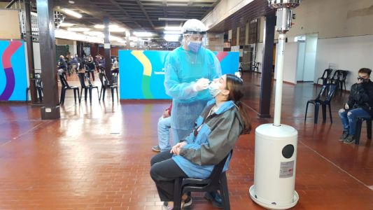 Récord de testeos y positividad promedio del 12%