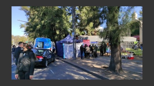 Rosario: una mujer fue a vacunarse, se descompensó y falleció