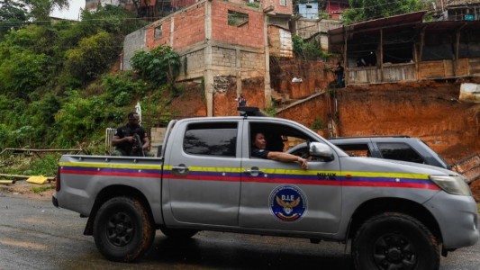 Un joven mató a sus padres y a su hermana embarazada porque les "tenía rabia"