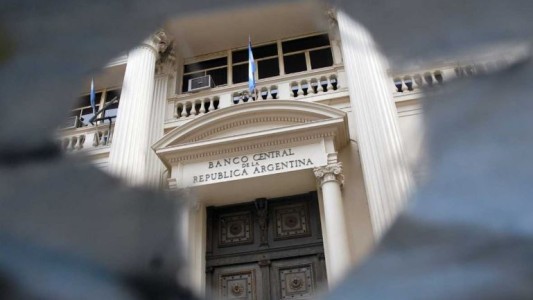 Cepo cambiario: Los jubilados que residen en el exterior no pueden cobrar sus haberes