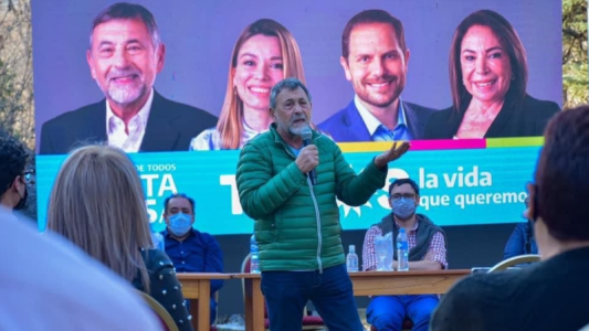 Repudios a Caserio por decir que a un rival de la interna en el PJ “lo maneja la mujer”