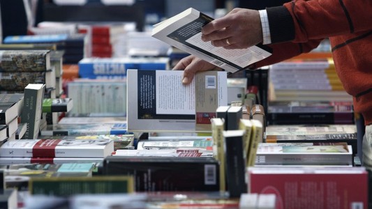 Acuerdan con la industria editorial impulsar la edición e impresión de libros en el país