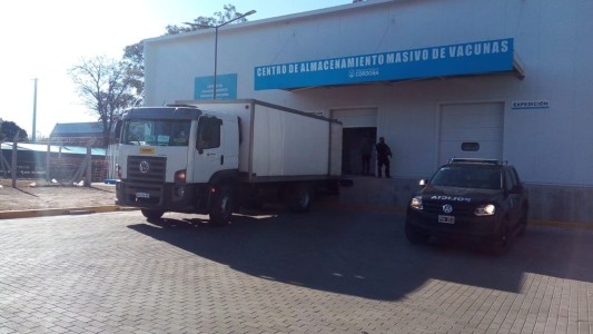 Llegaron más de 70 mil dosis de la vacuna Moderna